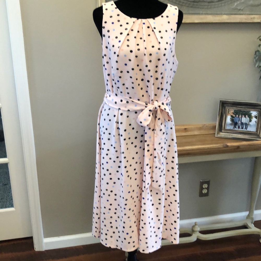 Elle pink patterned dress with tie waist, new with tags, size 10.